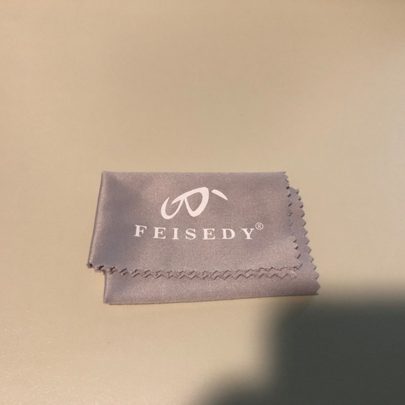 🕙 THIS BRAND NEW FEISEDY GORGEOUS SUNGLASSES WITH CASE - Picture 8 of 9